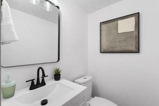 Cozy & Stylish 2BR with Private Patio Sleeps 8 - 2