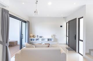Kyzen Stay - Jacuzzi home near ferry terminal - 1