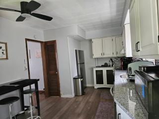 Super Comfy Entire Home - 9