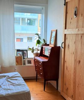 Peaceful private room near S-train - 2