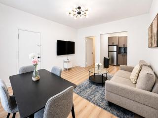 Stylish 2BR in The Heart of Downtown MTL - 5