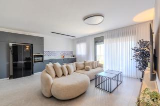 Wonderful 4BDR in the center BY MadrigalRentals - 0