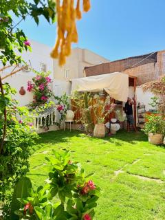 Bedro Guest House Garden Cabin 30 Sec to Sea - 7