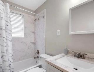 Modern 2 bedroom stay in Memphis near Beale St & St Jude - 1