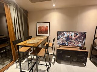 Charming Apartment Retreat - 3 Min Walk to Station - 8