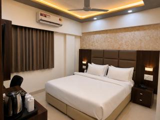 Hotel Galaxy Comforts - Near Mumbai International Airport - 6