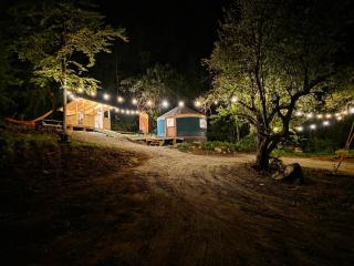 Old Apple Yurt 2 - 0