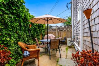 Walk to Beach + Town - Patio, Deck, Parking, AC - 7