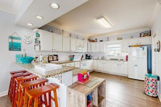 MiMi's By The Sea - 3
