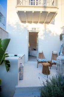 Fino Amore Private Jacuzzi Suite in Mykonos Town - 8