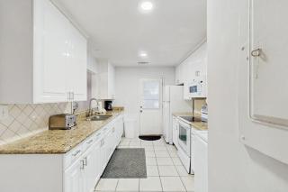 Queens Grant 653 - 5