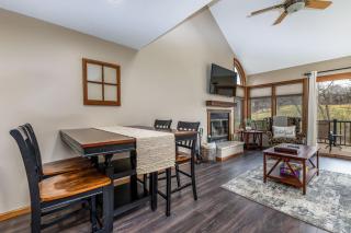 Cozy at Creekwood Getaway - 4