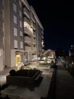Redboxstays - Nordic and luxury apartment in Prishtina - 5