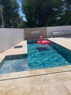 Maison, villa avec piscine - 0