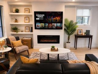 Modern Luxury Killarney Retreat with AC and Sleeps 8 - 0