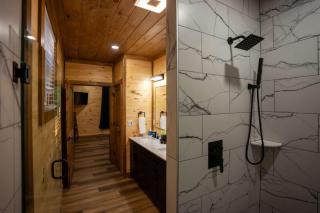 The Lighthouse - Secluded - Hot Tub - Private Pond - 8
