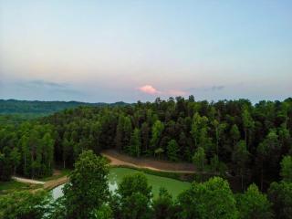 The Lighthouse - Secluded - Hot Tub - Private Pond - 6