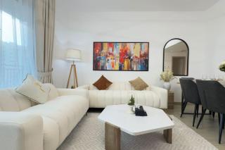 Luxe 2BR Haven - Family Chic Poolside Luxe Retreat - Abu Dhabi - 4
