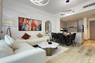 Luxe 2BR Haven - Family Chic Poolside Luxe Retreat - Abu Dhabi - 3