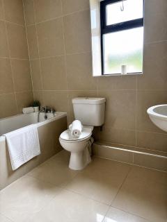 Brittas Bay Getaway 3 Beds 4 Bathrooms - 3