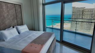Terrific Panoramic One Bedroom Apartment with Sea & Lagoon View - 0