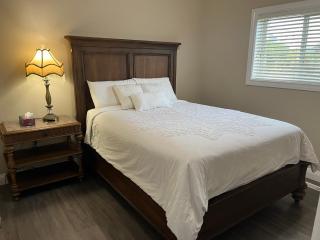 1 BDRM 1 BTH Suite Private Entry - 2