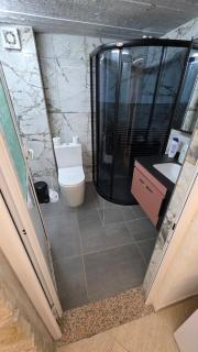 Cozy Modern Apartment, 6 min Walk to Beach - 3