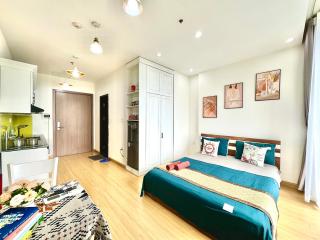 Luxury Lake View Studio at Vinhomes Green Bay Hanoi Residence - 7