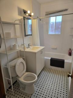 Comfort apartment close to Metro Monk station with self check in - 2