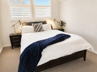 Luxury Brighton Family Retreat 5BR Walk to Train - 1