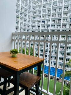 J&C Staycation 1BR Unit near Moa with Netflix - 6