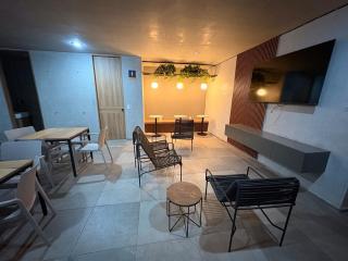 The Hilltop Apartment - 4