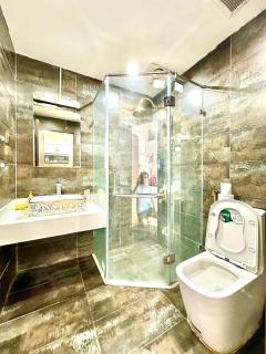 Elegant Lakeside Studio Near National Convention Center Hanoi - 2