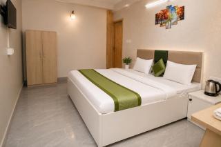 Hotel Stars Q-48 Near Noida Stadium & Noida Sec 15-16 Metro - 3