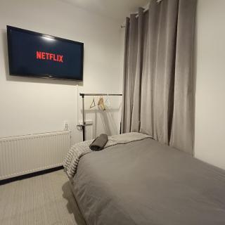 Amber TF3 Single Room with Private Bathroom - 3