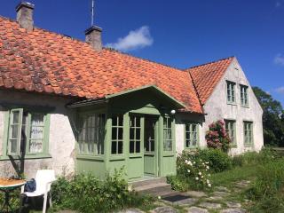 Lime stone house, walking distance to ocean &beach - 5