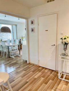 Premium three-room apartment with own parking and balcony - next to the subway in Lauttasaari! - 9