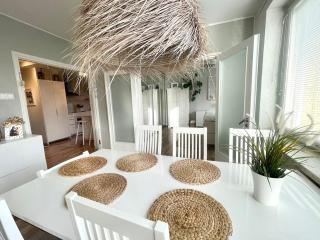 Premium three-room apartment with own parking and balcony - next to the subway in Lauttasaari! - 8