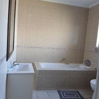 Spacious Executive Stay in Waterford Park - 5
