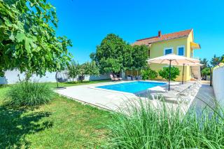 Villa Kutija with heated pool - 4