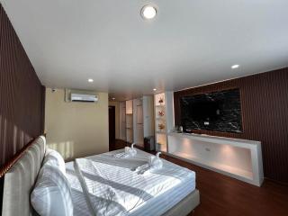Triples Sunset Beach - 6