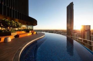 Luxury Riverside retreat,Heated infinity pool,free parking - 0