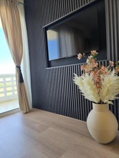 Lazuli Sunset Lake View Apartment 301 - 8