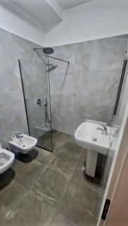 Deluxe Two-Bedroom Apartment with 2 Bathrooms - 3