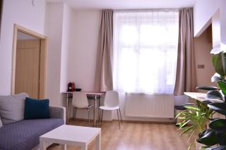 Bright and cozy - 3 min to Old town square - 1