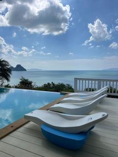 The Sunny Hill Estate Sea Views and Helipad - 7