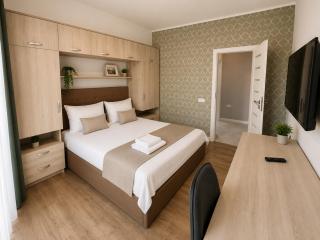 MAMAIA LAKE APARTMENTS - 9
