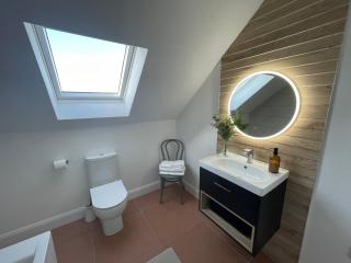 Two Bedroom Deluxe Sea View Guest Suite - Inis Mor - 3