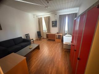 Tibro Stay Private Rooms & Shared Kitchen - 1