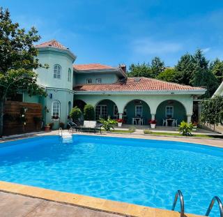 SUNNY HOUSE APARTMENTS WITH an OUTDOOR POOL AND FREE PARKING - 8